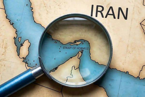 تنگه هرمز در خلیج فارس